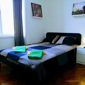 Center Park And Apartamento Pula